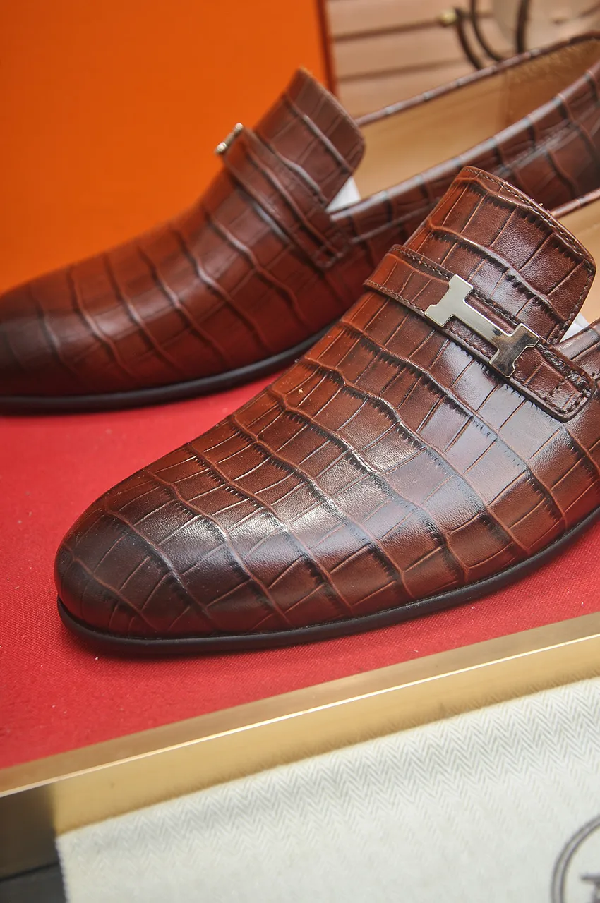 Men's shoes💰540💶[HERMES] (cowhide lining)🍀Italian top luxury🍀He does not pursue novel styles and gorgeous colors, but attracts the favor of successful men with his flawless, elegant and classic style. Formal leather shoes This very comfortable, simple and stable style allows you to easily match any style! The pattern is absolutely 1:1 refined from the original case, and we strive for excellence in materials, imported cowhide + cowhide lining💪💪💪extraordinary texture👍! .Code number: 39-45 (45 customized)